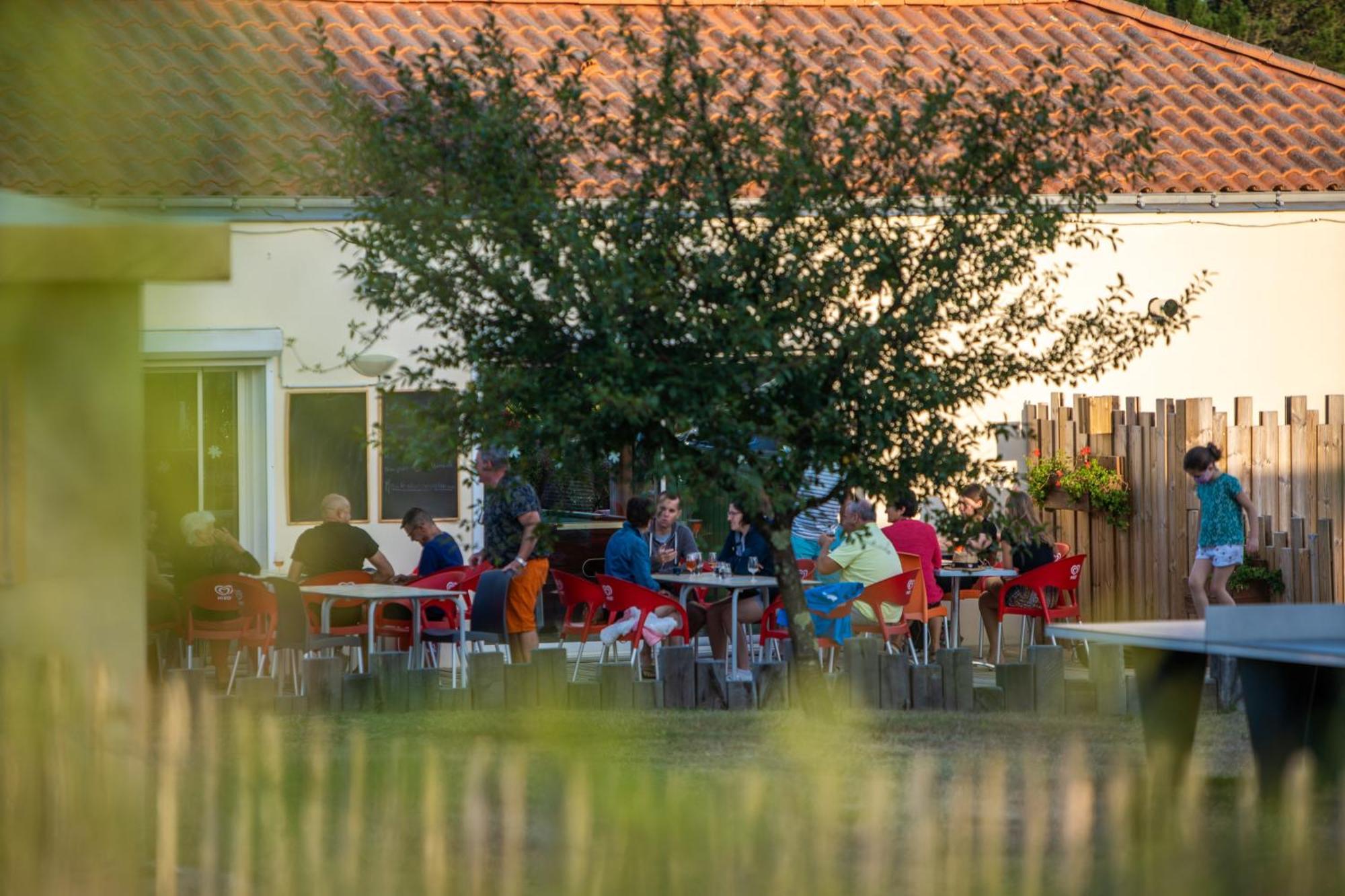 Camping Les Brillas Les Moutiers Exterior photo
